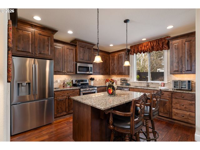 5123 E LONGEST Dr, Newberg, OR 97132