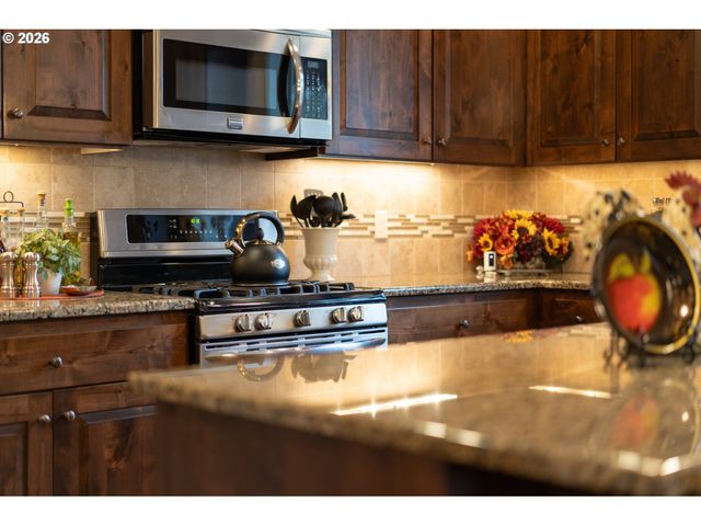 5123 E LONGEST Dr, Newberg, OR 97132