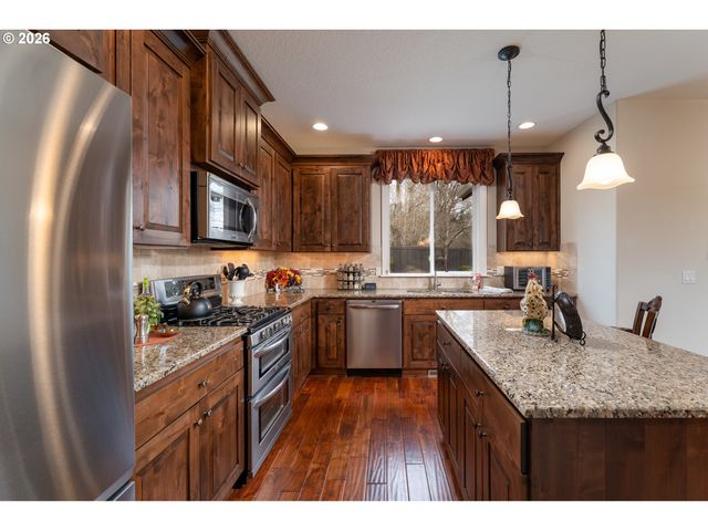 5123 E LONGEST Dr, Newberg, OR 97132