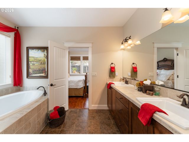 5123 E LONGEST Dr, Newberg, OR 97132