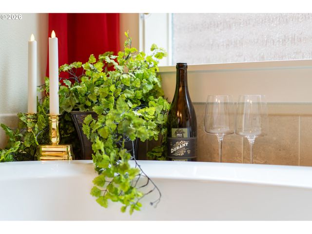 5123 E LONGEST Dr, Newberg, OR 97132