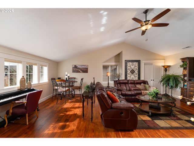 5123 E LONGEST Dr, Newberg, OR 97132