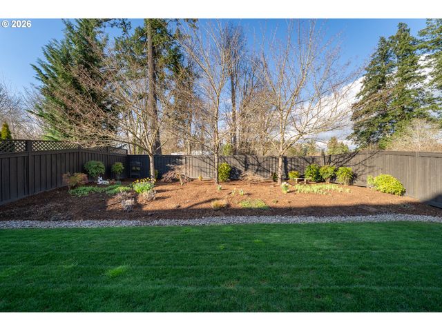 5123 E LONGEST Dr, Newberg, OR 97132