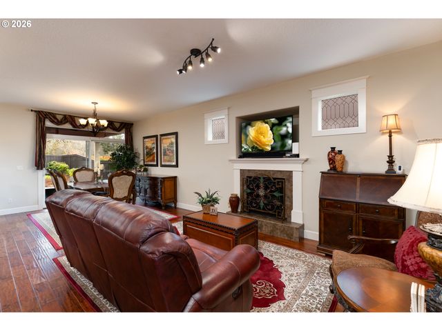 5123 E LONGEST Dr, Newberg, OR 97132