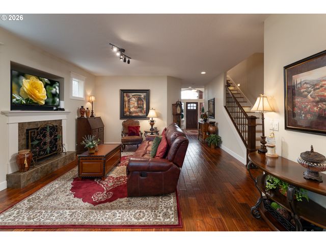 5123 E LONGEST Dr, Newberg, OR 97132