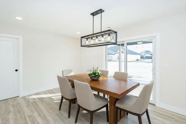 5800 HARVEST LEAF DR, Columbia, MO 65202