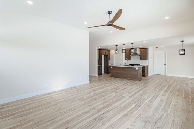 5800 HARVEST LEAF DR, Columbia, MO 65202