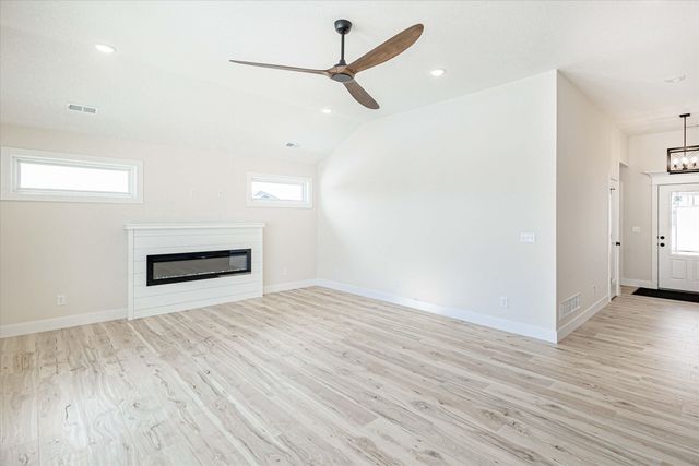 5800 HARVEST LEAF DR, Columbia, MO 65202