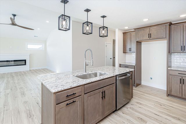 5800 HARVEST LEAF DR, Columbia, MO 65202