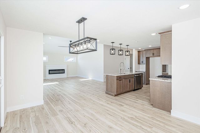 5800 HARVEST LEAF DR, Columbia, MO 65202