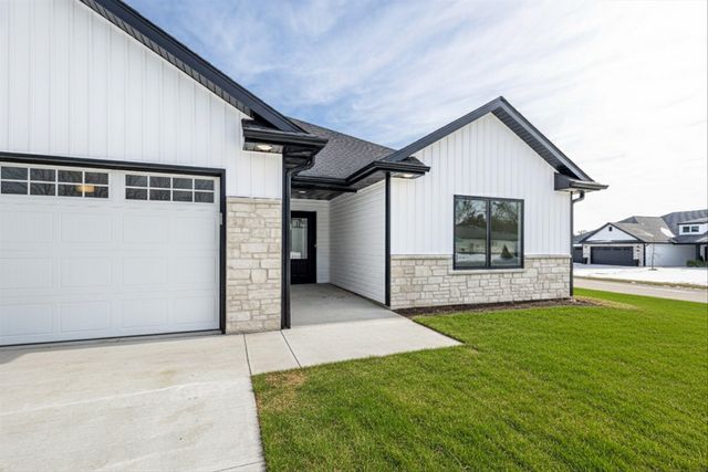 5800 HARVEST LEAF DR, Columbia, MO 65202