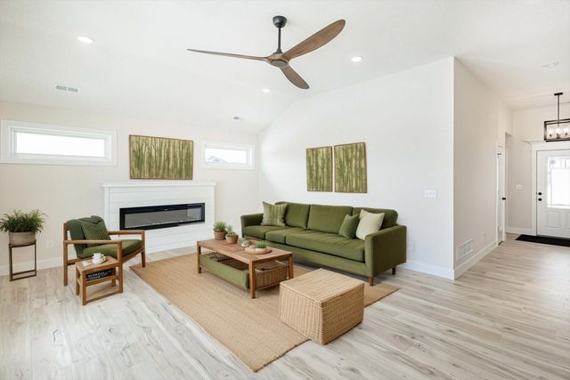 5800 HARVEST LEAF DR, Columbia, MO 65202