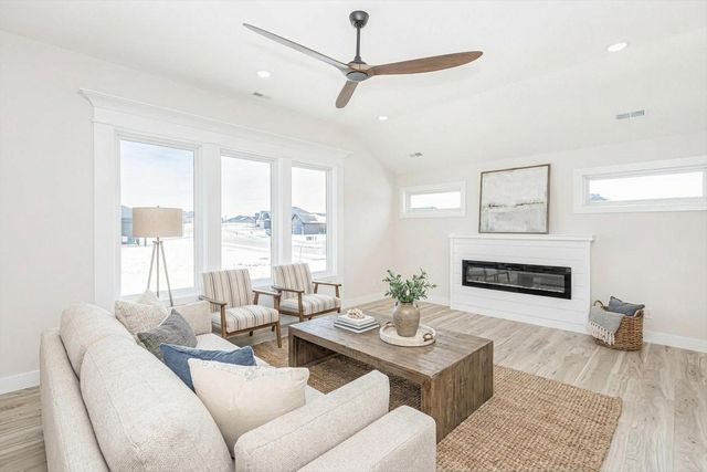 5800 HARVEST LEAF DR, Columbia, MO 65202