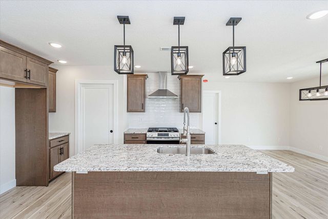 5800 HARVEST LEAF DR, Columbia, MO 65202