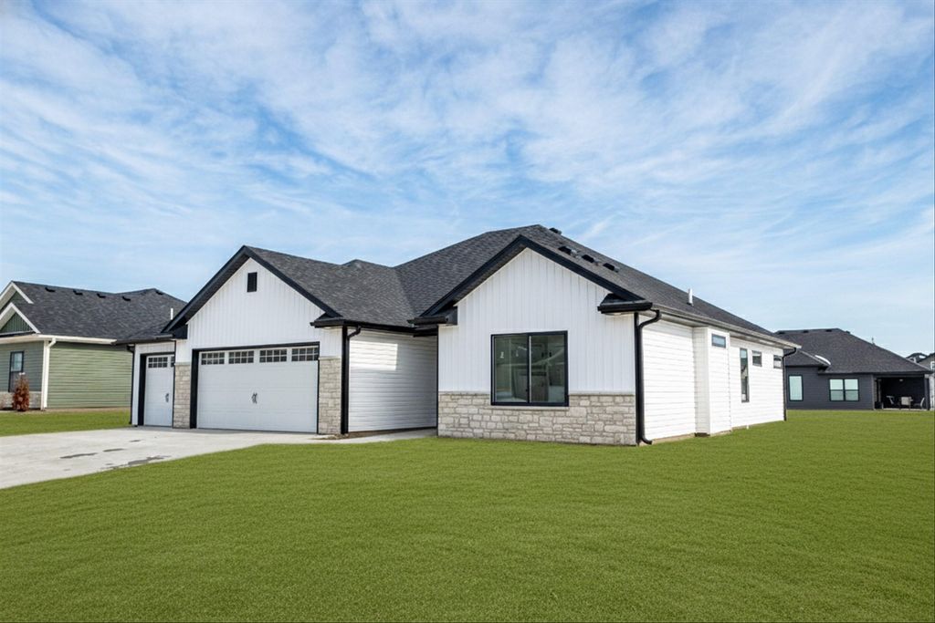 5800 HARVEST LEAF DR, Columbia, MO 65202