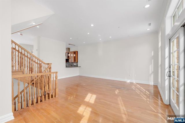 1 Regency Place, Weehawken, NJ 07086