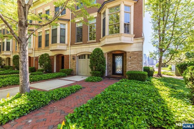 1 Regency Place, Weehawken, NJ 07086