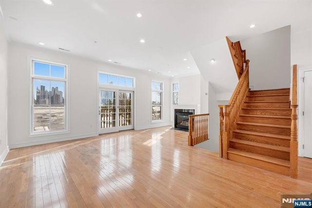 1 Regency Place, Weehawken, NJ 07086