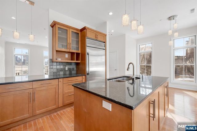 1 Regency Place, Weehawken, NJ 07086