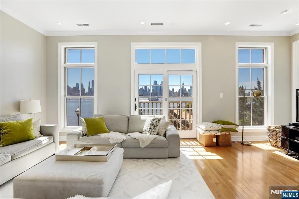 1 Regency Place, Weehawken, NJ 07086