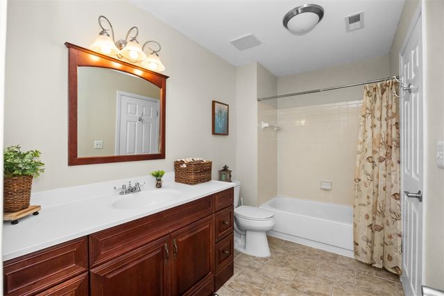 875 S Pontiac Trail 207, Walled Lake, MI 48390