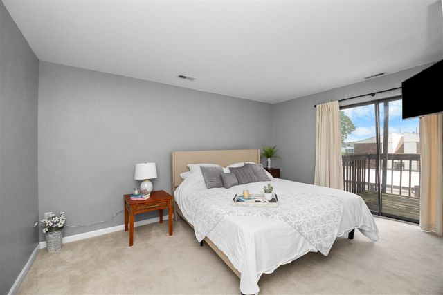 875 S Pontiac Trail 207, Walled Lake, MI 48390