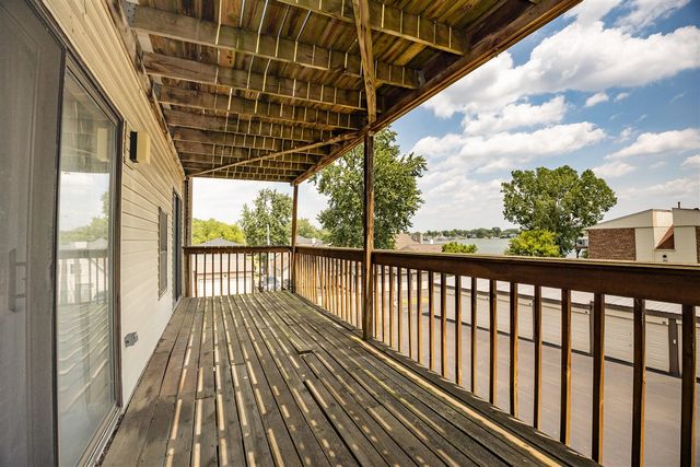 875 S Pontiac Trail 207, Walled Lake, MI 48390