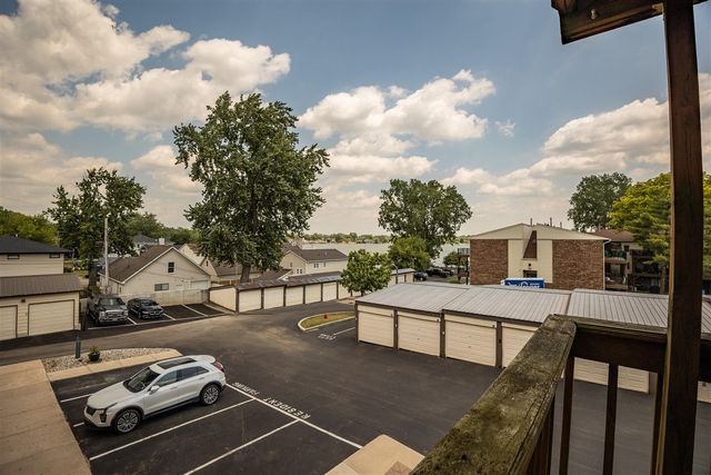 875 S Pontiac Trail 207, Walled Lake, MI 48390