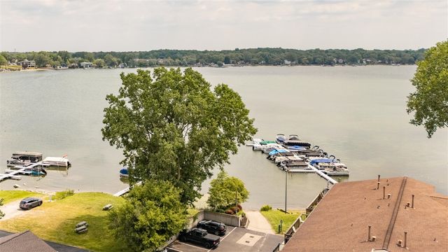 875 S Pontiac Trail 207, Walled Lake, MI 48390