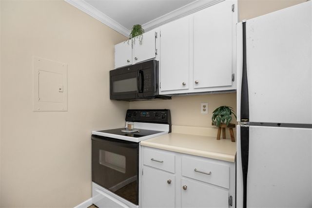 875 S Pontiac Trail 207, Walled Lake, MI 48390