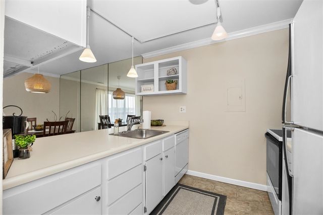 875 S Pontiac Trail 207, Walled Lake, MI 48390
