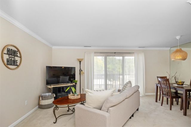 875 S Pontiac Trail 207, Walled Lake, MI 48390