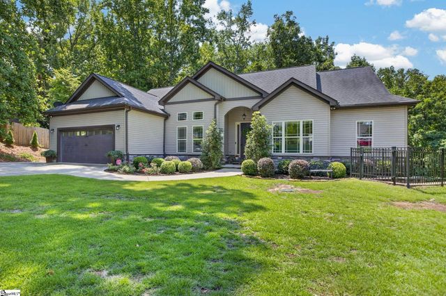 221 Foxhound Road, Simpsonville, SC 29680