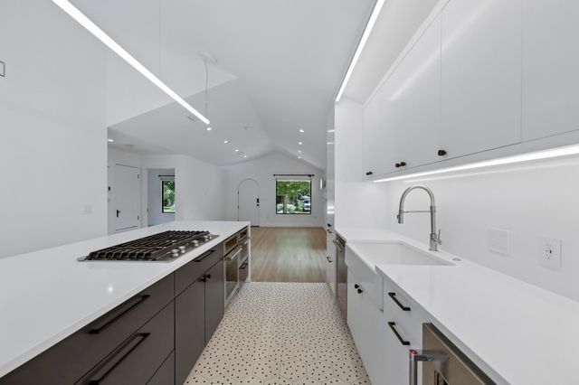 5207 Avenue F, Austin, TX 78751