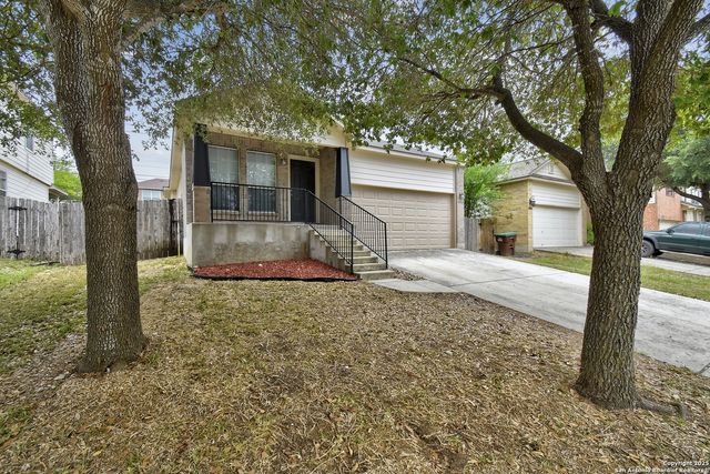 10374 Oakwood Crest, San Antonio, TX 78245