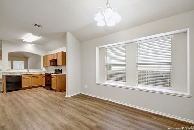10374 Oakwood Crest, San Antonio, TX 78245