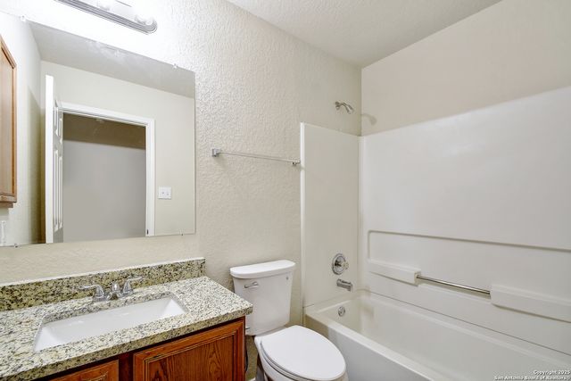10374 Oakwood Crest, San Antonio, TX 78245