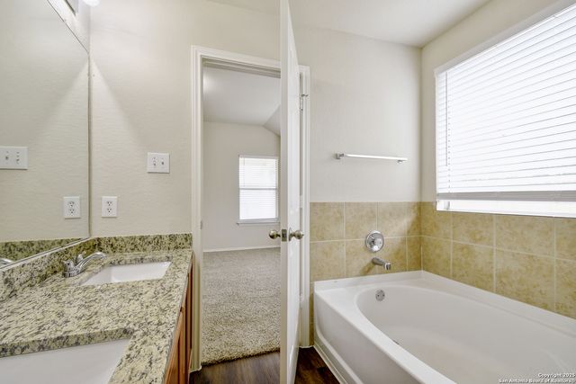 10374 Oakwood Crest, San Antonio, TX 78245