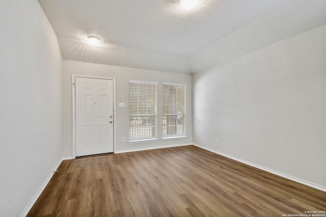 10374 Oakwood Crest, San Antonio, TX 78245