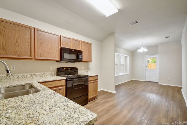 10374 Oakwood Crest, San Antonio, TX 78245