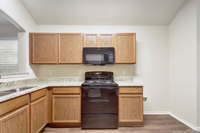 10374 Oakwood Crest, San Antonio, TX 78245