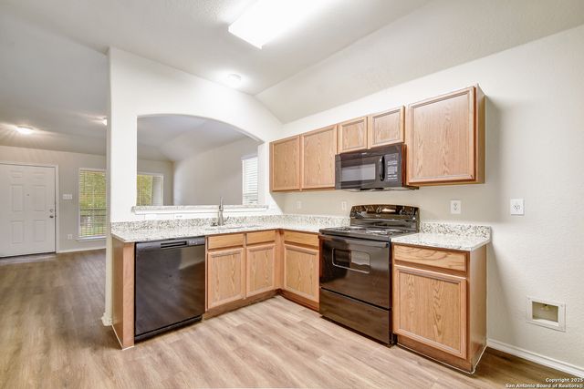 10374 Oakwood Crest, San Antonio, TX 78245
