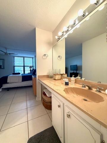 4 Royal Palm Way, Boca Raton, FL 33432