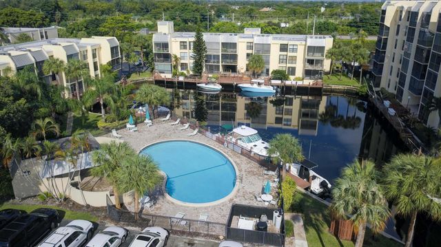 4 Royal Palm Way, Boca Raton, FL 33432