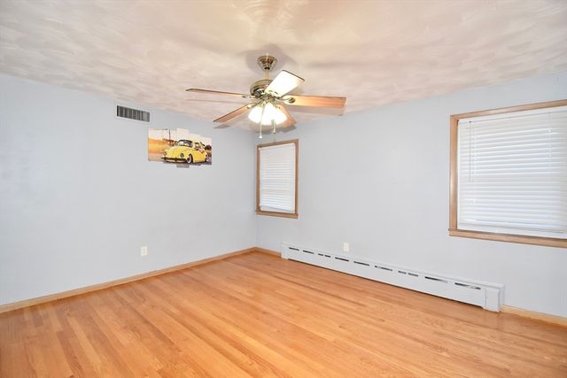 541 Grattan, Chicopee, MA 01020