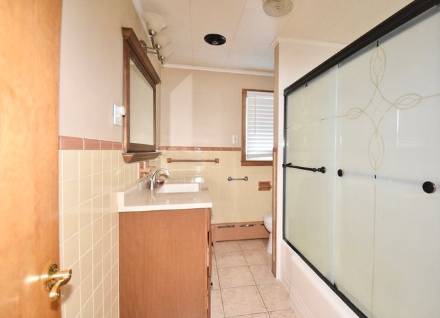 541 Grattan, Chicopee, MA 01020