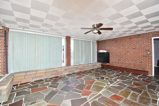 541 Grattan, Chicopee, MA 01020