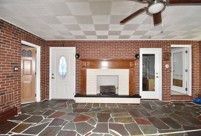 541 Grattan, Chicopee, MA 01020