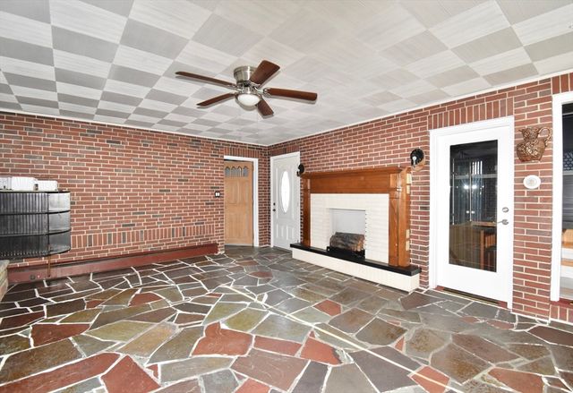 541 Grattan, Chicopee, MA 01020