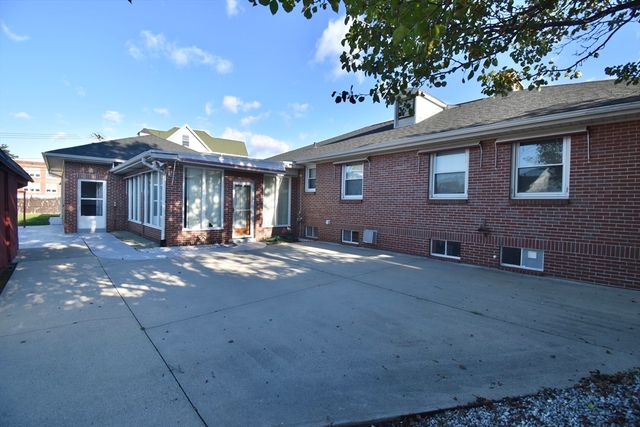 541 Grattan, Chicopee, MA 01020